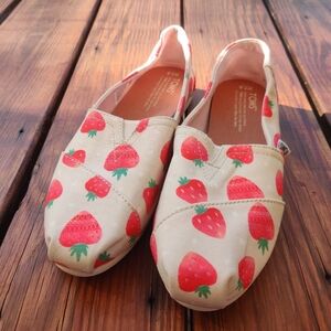 Toms Shoes Womens 7.5 Strawberry Slip On Flats Comfort Beige Fabric Low Top